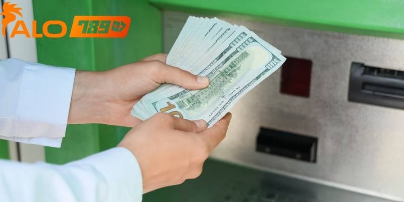 Đăng nhập và truy cập vào mục tài chính để thực hiện giao dịch